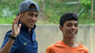 Neymar cumple el sueño a un adolescente en Malasia