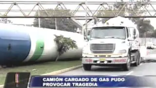 Camión que transportaba gas licuado se despista y causa alarma en Cercado de Lima