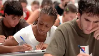 Más de 4 mil estudiantes rindieron examen para acceder a becas de EsSalud