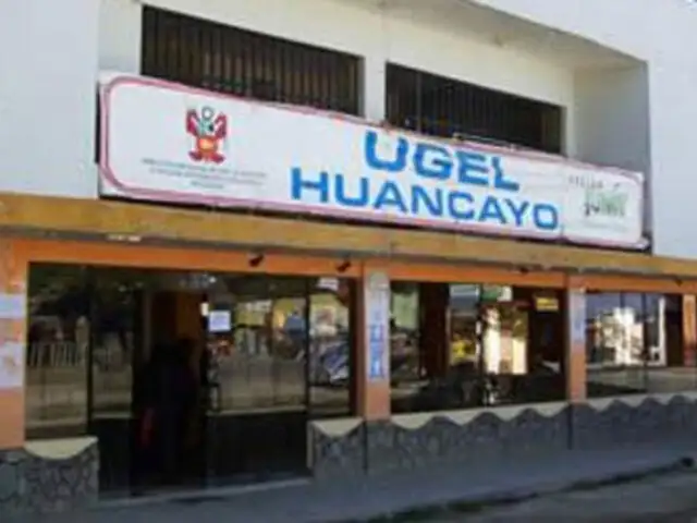 Sorprenden a funcionarios de la UGEL cobrando coima en Huancayo
