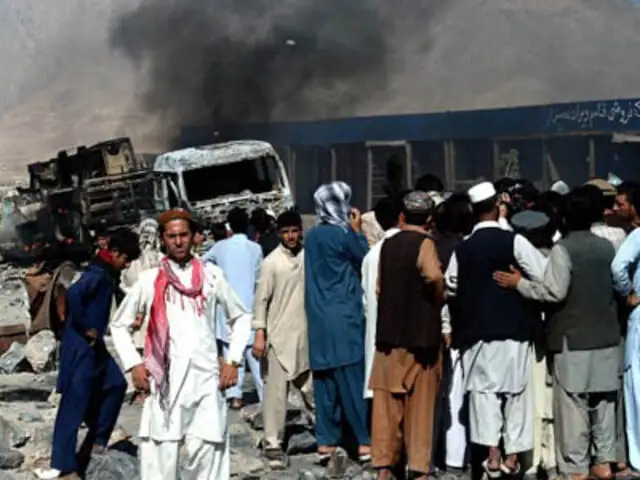 Afganistán: emboscada talibán a convoy policial deja  más de 90 muertos