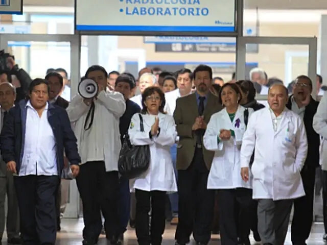 Más de ocho mil médicos de Essalud iniciarán mañana paro de 48 horas