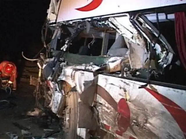 Choque entre bus interprovincial y un tráiler en Jaén deja 12 muertos y 35 heridos