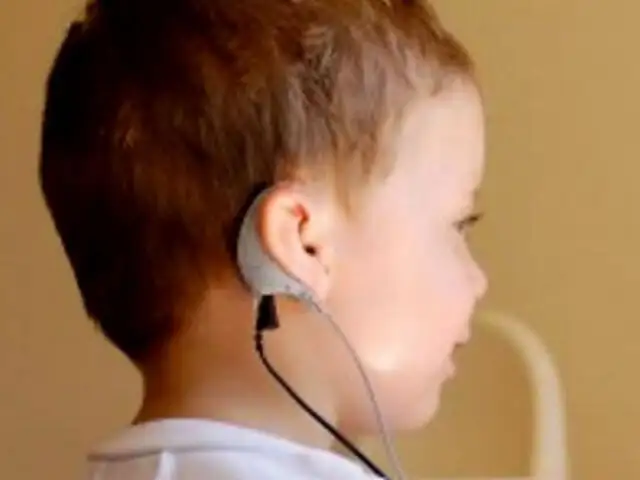 Piden ayuda para que niño con sordera recupere implante que le permitía oir