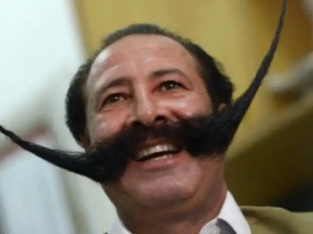 Insólito: Hombre es amenazado de muerte por tener bigote de 76 centímetros