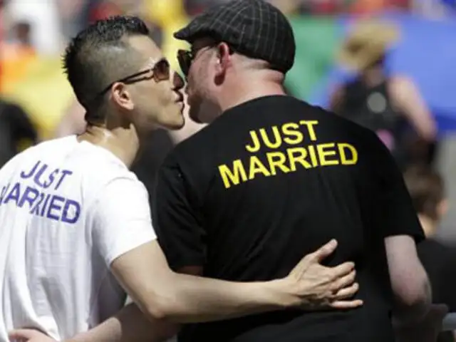 Justicia brasileña ordena a Ejército reconocer la boda gay de un sargento