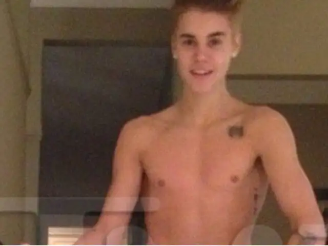 Justin Bieber lleva serenata a su abuela totalmente desnudo