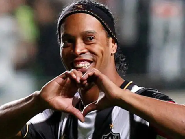 Ronaldinho Gaucho se realizó una cirugía estética en boca y encías