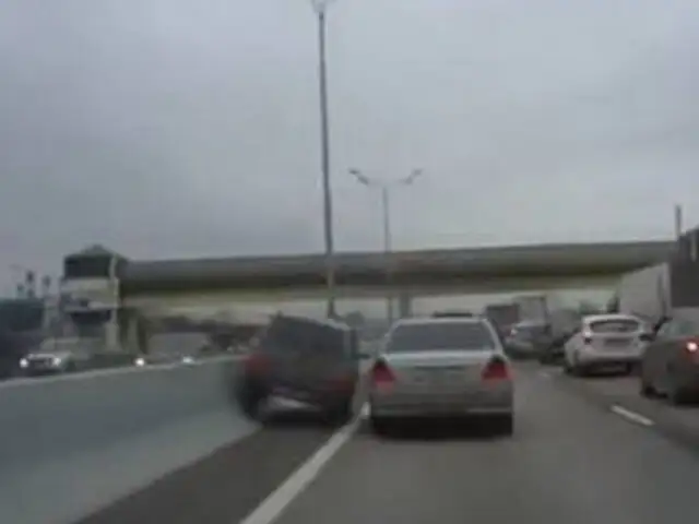 VIDEO: cámara de auto graba un impactante accidente vehicular en Rusia