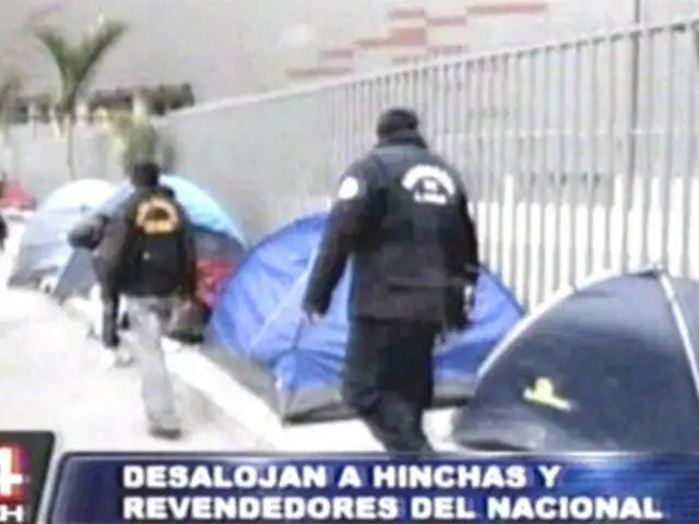 Desalojan a personas que acampaban en los alrededores del Estadio Nacional