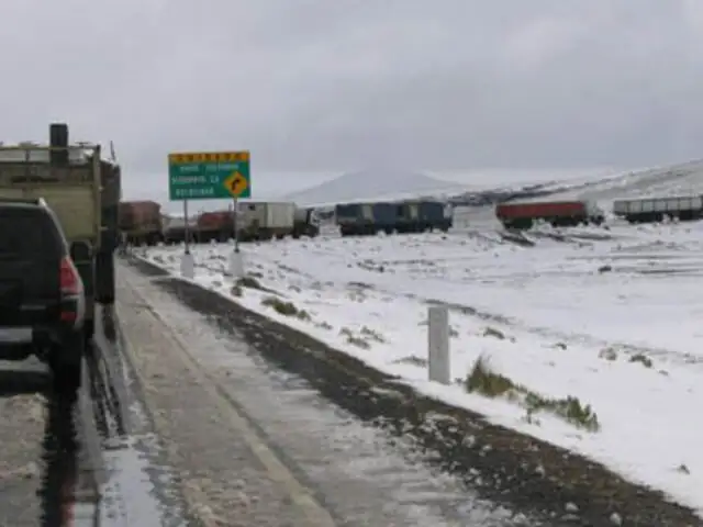 Intensa nevada bloquea varios puntos de Carretera Central