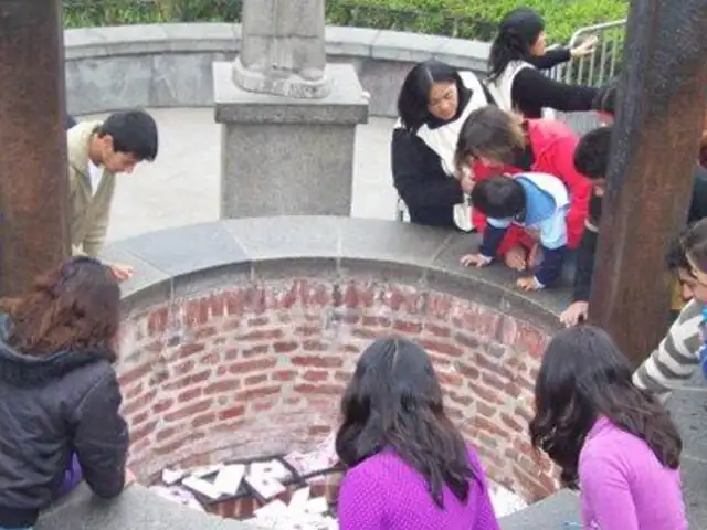 Fieles limeños visitan el "Pozo de los favores" de Santa Rosa de Lima