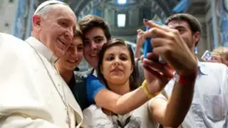 Autofoto del Papa Francisco se vuelve viral en las redes sociales