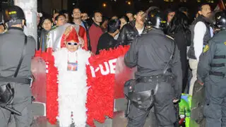 Hinchas peruanos hostigaron toda la noche a la selección uruguaya