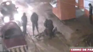 VIDEO: jóvenes ebrios arman pelea en plena vía pública de Cerro de Pasco