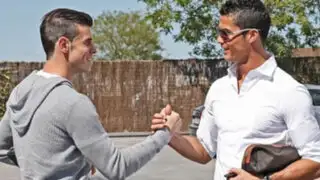 Gareth Bale es recibido por Cristiano en su primer entrenamiento con el Madrid