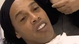 VIDEO: Ronaldinho gasta miles de euros en reconstrucción de dientes y encías