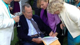 EEUU: George W. Bush padre participa como  testigo en una boda lesbiana