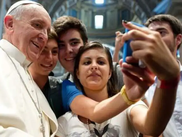 Autofoto del Papa Francisco se vuelve viral en las redes sociales