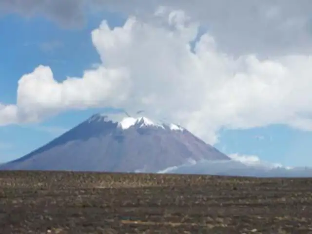 Advierten que volcán Sabancaya también podría iniciar actividad eruptiva