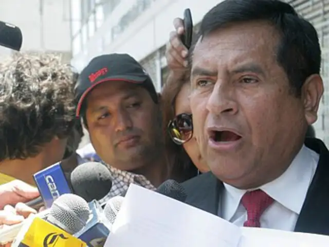 Marco Tulio Gutiérrez recogió planillones para firmas a fin de revocar congresistas