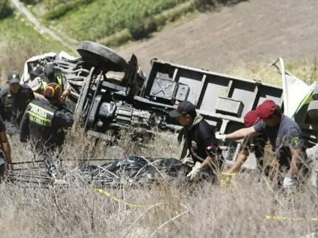 Cusco: al menos siete muertos y 23 heridos dejó volcadura de bus