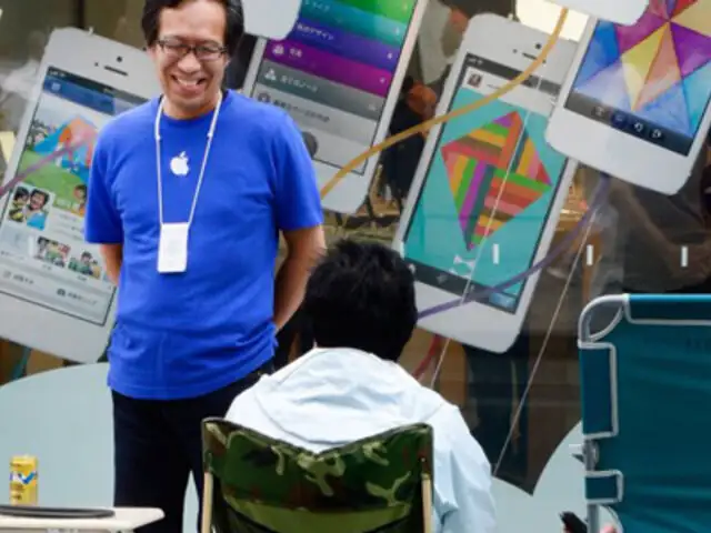 Japoneses acampan a nueve días del inicio de venta del iPhone 5S y 5C