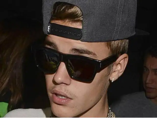 Cantante Justin Bieber regresa a su adolescencia con llamativo look