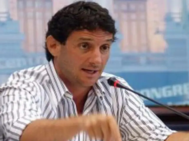 Congresista Regiardo pedirá al Estado se reúna con Burga por crisis en el fútbol