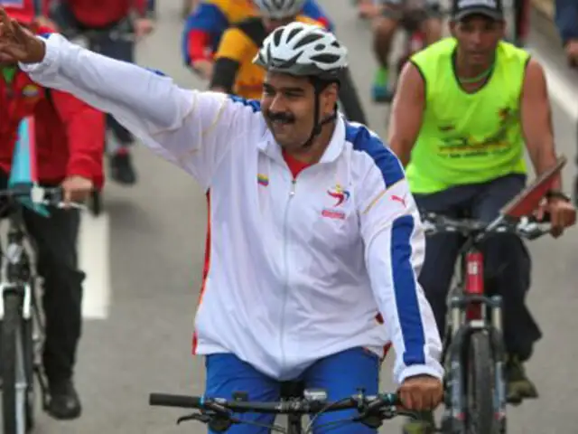 VIDEO: Nicolás Maduro se cae de bicicleta ante cientos de sus seguidores