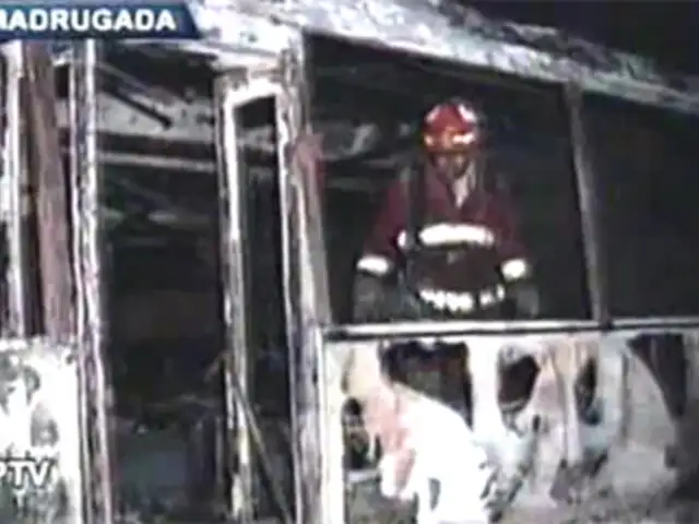 Incendio en cochera de Carabayllo dejó siete buses convertidos en chatarra