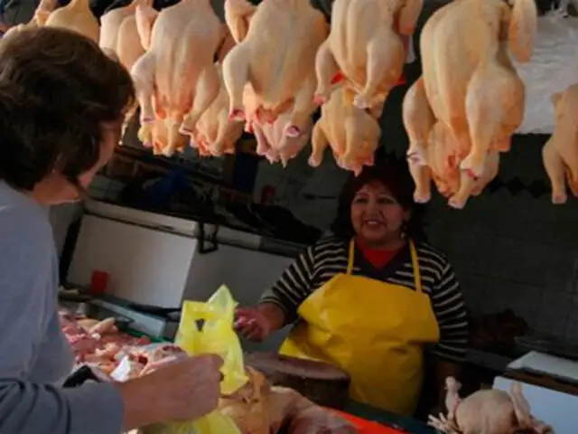 D'Medina: Baja del precio del dólar favorecerá disminución del precio del pollo