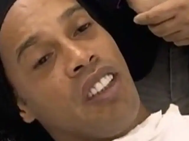 VIDEO: Ronaldinho gasta miles de euros en reconstrucción de dientes y encías