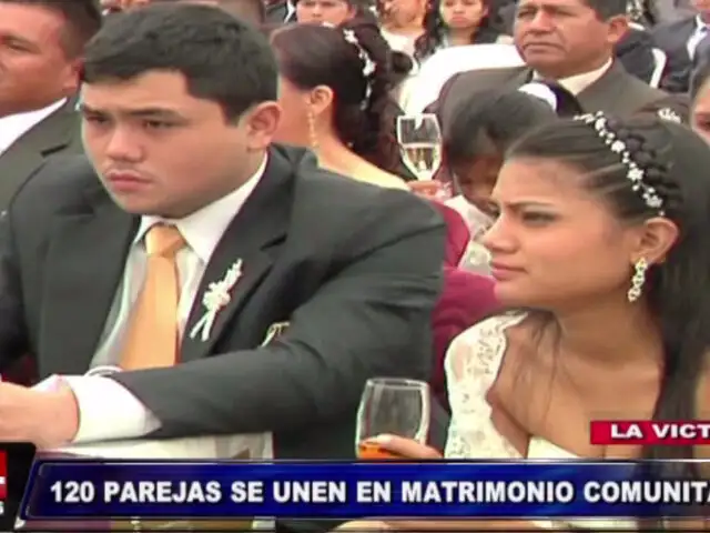 Parejas se dieron el ‘sí’ en matrimonio masivo en la Plaza Manco Cápac