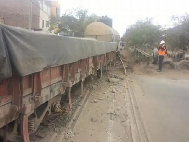 Descarrilamiento de Vagón del Ferrocarril Central genera gran caos vehicular