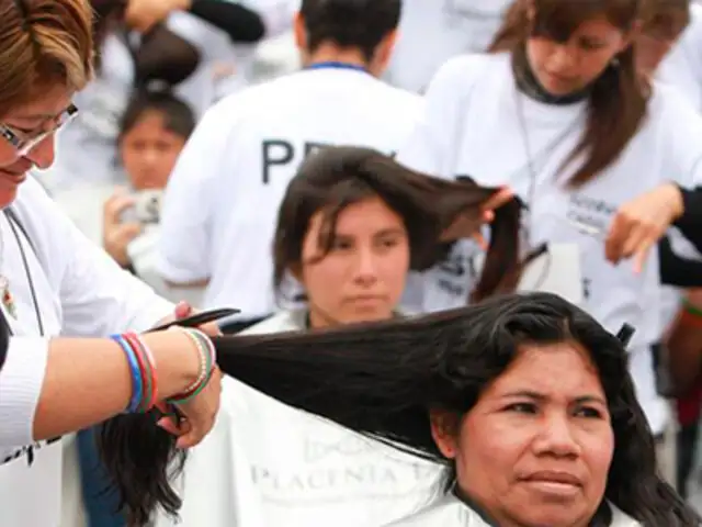 Récord Guiness: Estilistas peruanos realizaron el corte de cabello más rápido