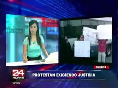 Familiares de joven violada realizan destrozos en oficina de ‘El Chosicano’
