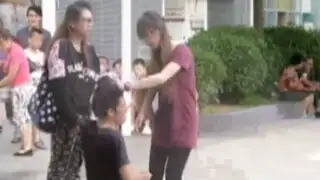 VIDEO: novia cachetea en público a su novio que pide perdón de rodillas
