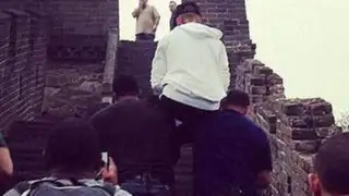 Graban a cantante Justin Bieber orinando sobre la Gran Muralla china