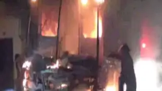 Bus que llevaba combustible ilegal arde en llamas y causa pánico en Tumbes