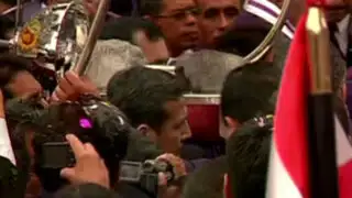Noticias de las 6: Humala cargó el anda en procesión del Señor de los Milagros