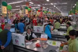 Estado de emergencia: supermercados abren sus puertas para abastecer a la población