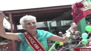 Anciana de 80 años ganó certamen de belleza "Nona Chosicana 2013"