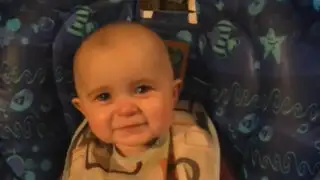 Mira la conmovedora reacción de un bebé de 10 meses al canto de su madre