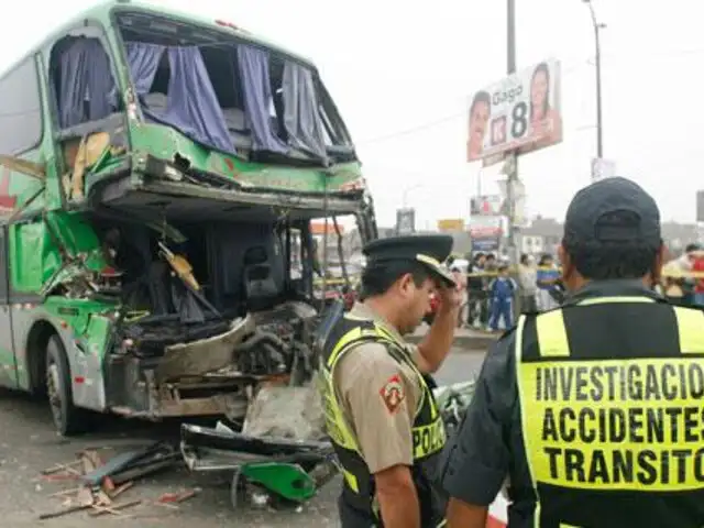 Chimbote: choque frontal entre bus y camión deja 3 muertos y más de 20 heridos