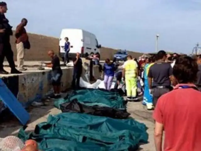 Más de 90 inmigrantes mueren en naufragio de una barcaza cerca de Italia