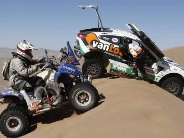 Decenas de pilotos participaron en salida simbólica del Dakar Series