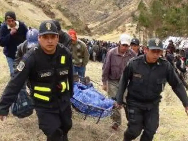 Confirman 20 muertos y 30 heridos tras volcadura de bus en Huancavelica