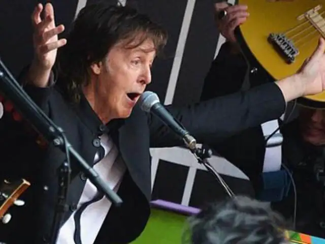 Paul McCartney ofreció concierto en el Times Square trepado en un camión