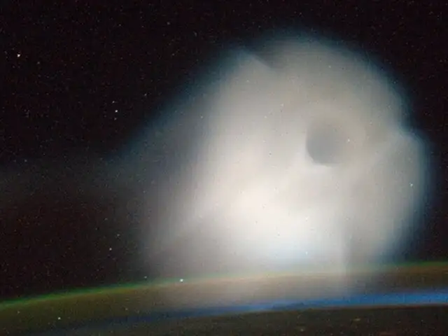 Extraña nube de gas en el espacio sorprende a científicos y astronautas